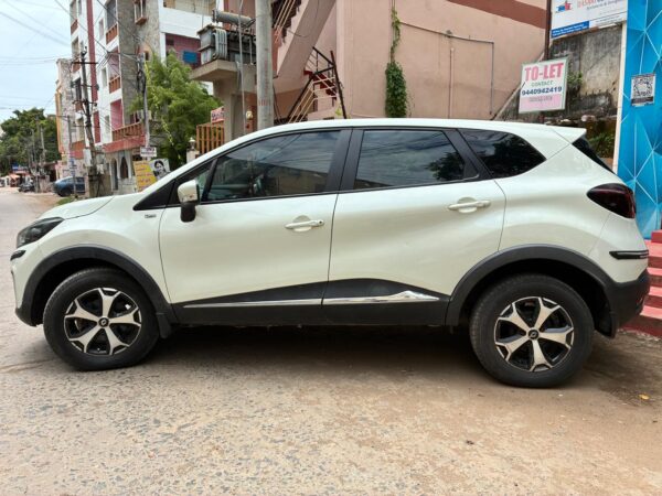 Renault Captur RXL - Image 2